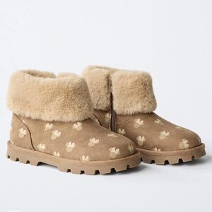 Zara Kids Minnie Mouse Disney Fur Boots